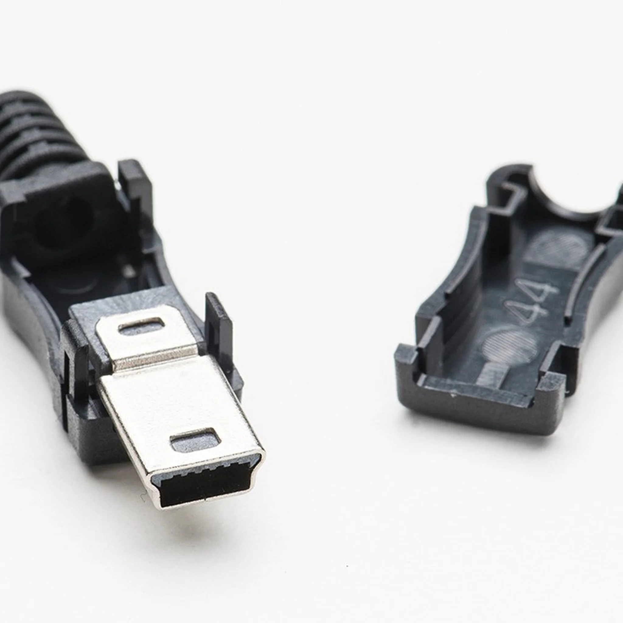 Adafruit USB DIY Connector Shell – Type Mini-B Plug