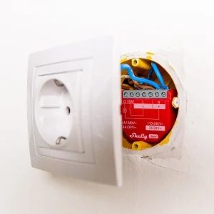 Shelly Plus Plug S – Wifi smart outlet w/ consumption meter and LEDs multicolor 230VAC (12A 2500W) – white